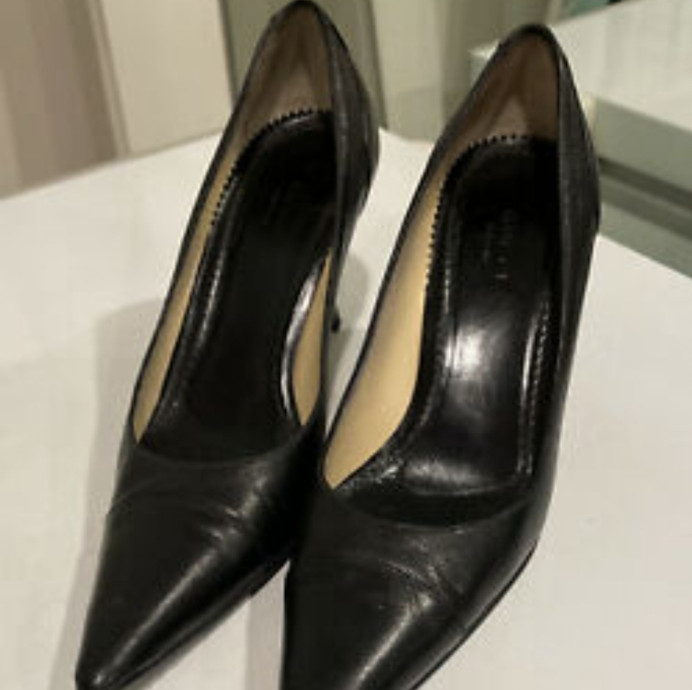 Vintage Gucci pointed toe Leather Pumps 40.5. Probably fit a 9 or 9.5